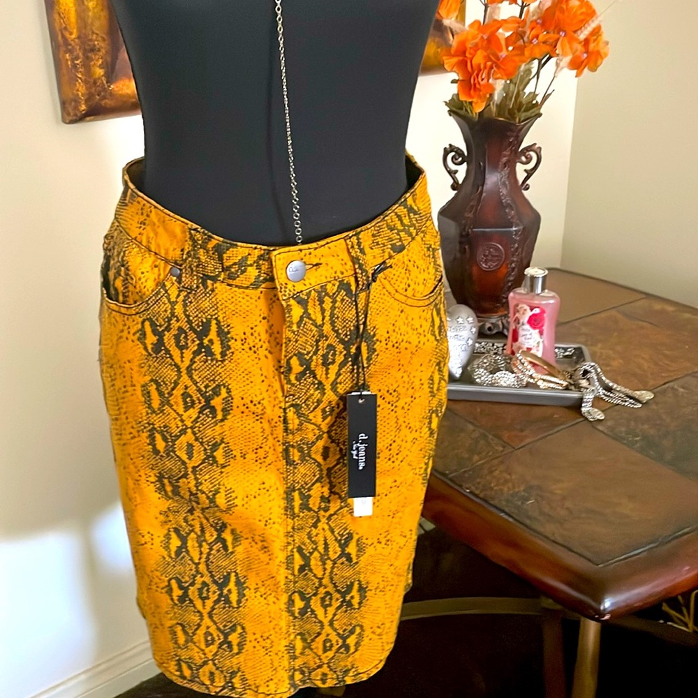 Skirt Snake Print! 😃💛